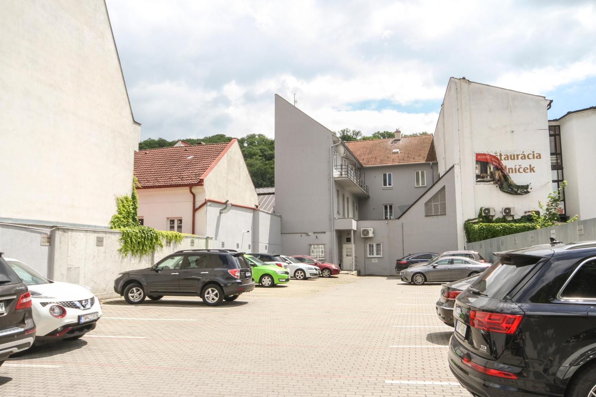 Apartman Vita Lite เตร็นชีน ภายนอก รูปภาพ