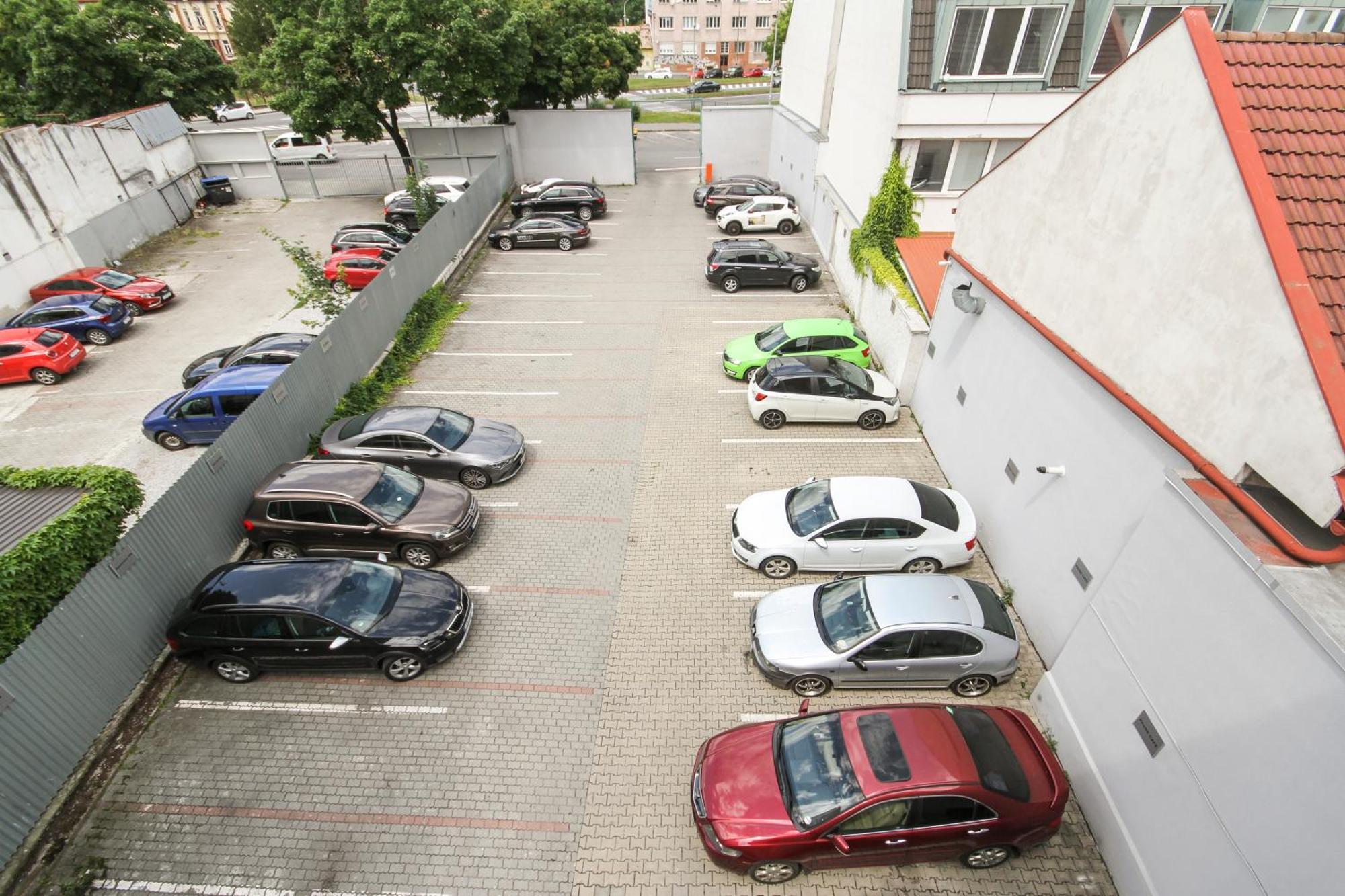 Apartman Vita Lite เตร็นชีน ภายนอก รูปภาพ